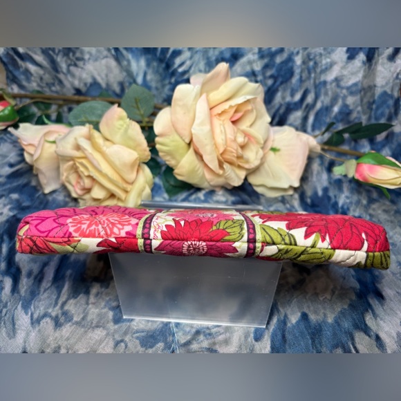Vera Bradley Dahlia Double Kiss lock Clutch Beautiful floral Pattern for spring - Picture 3 of 9